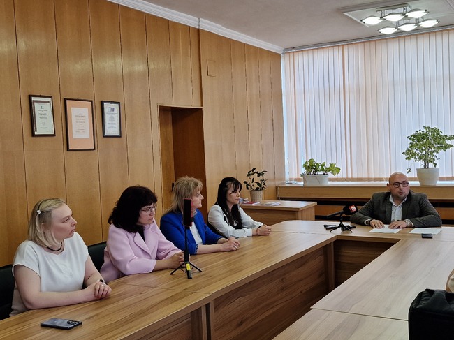 Предстои да уведомим централните ведомства и да изискаме по-спешни мерки относно неприятните миризми в Разград, каза кметът Добрин Добрев 