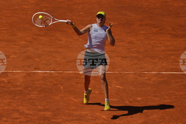 Ига Швьонтек се класира за третия кръг на турнира по тенис в Мадрид