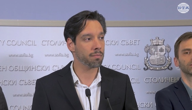 Търг за осем метро влака за 140 млн. лв. е в основата за евентуалната смяна на Стоян Братоев като директор на "Метрополитен", според Борис Бонев от "Спаси София"