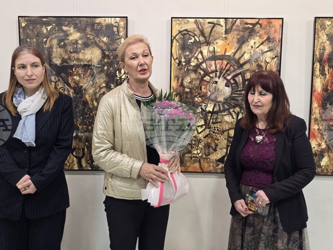 Творческа годишнина на Арт школа „Колорит“ под мотото „35 години свят от цветни чудеса“ бе отбелязана в Плевен 