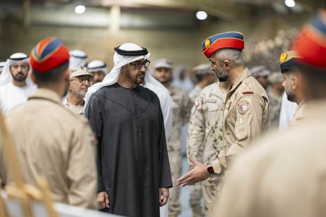 УАМ: Президентът на ОАЕ посети командването на въздушнодесантна бригада „Халифа бин Зайед Втори“