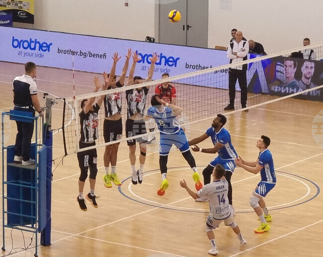 Левски е на един успех от защита на титлата си в мъжкото волейболно първенство след нова драматична победа над Локомотив Авиа