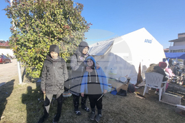 Турция - земетресение - Нурдагъ - бедстващи хора - палатков лагер