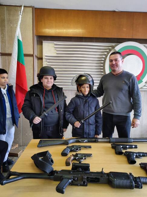 Севлиево - МВР - проект "Детско полицейско управление" - занятие