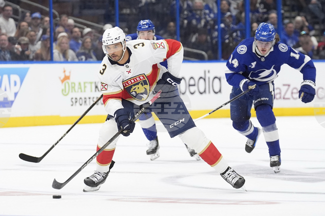 Защитникът на Флорида Пантърс Сет Джоунс няма да играе няколко седмици заради травма