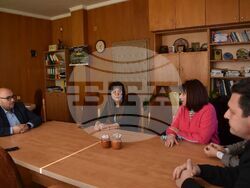Снимка: Община Разград - Заместник-кметовете Добрин Добрев и Хабибе Расим се срещнаха с директора на Филиал Велико Търново на Медицински университет-Варна доц. Диана Димитрова 