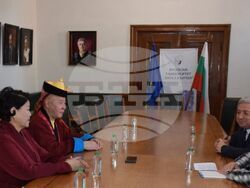 Снимка: Русенски университет „Ангел Кънчев“ - Русенският университет удостои видния монголски учен проф. Камба Лама Дамдинсуран Нацагдорж с почетното звание „Доктор хонорис кауза“