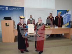 Снимка: Русенски университет „Ангел Кънчев“ - Русенският университет удостои видния монголски учен проф. Камба Лама Дамдинсуран Нацагдорж с почетното звание „Доктор хонорис кауза“