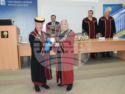 Снимка: Русенски университет „Ангел Кънчев“ - Русенският университет удостои видния монголски учен проф. Камба Лама Дамдинсуран Нацагдорж с почетното звание „Доктор хонорис кауза“