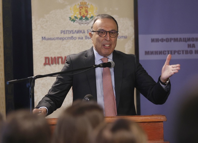 Former President Stoyanov: It is Scary When Bulgaria's NATO, EU Membership Is Questioned