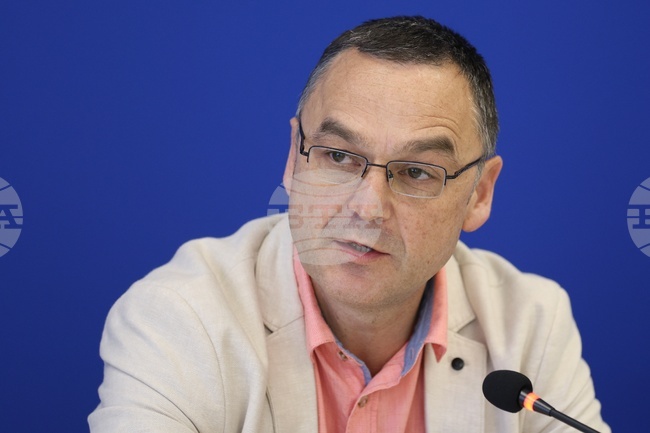 В ход е укрепване на участъци от общински пътища в троянския кв. „Попиша“ и с. Горно Трапе