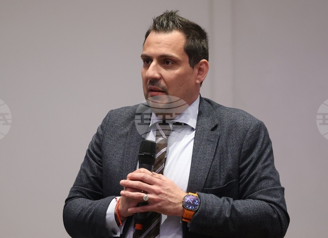 Транспортът остава на заден план в зеления преход, предупредиха експерти по време на дискусия в София