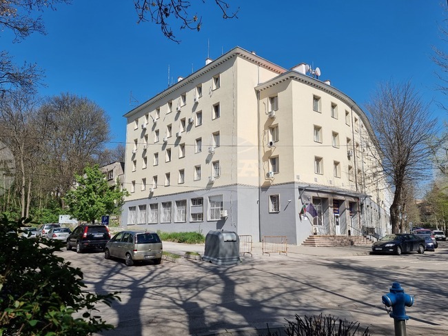 Единайсет души са задържани в Перник при специализирана полицейска операция