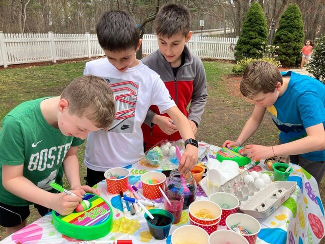 Над 250 яйца боядисаха ученици от училище „Св. св. Кирил и Методий“ в Бостън, САЩ