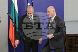 Министерски съвет - електрически влакове - подписване