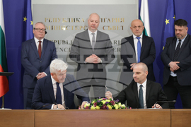 Министерски съвет - електрически влакове - подписване