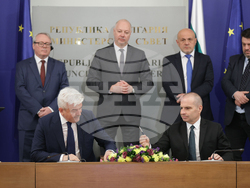 Министерски съвет - електрически влакове - подписване