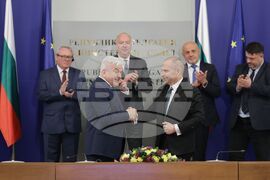 Министерски съвет - електрически влакове - подписване