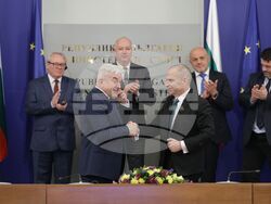 Министерски съвет - електрически влакове - подписване