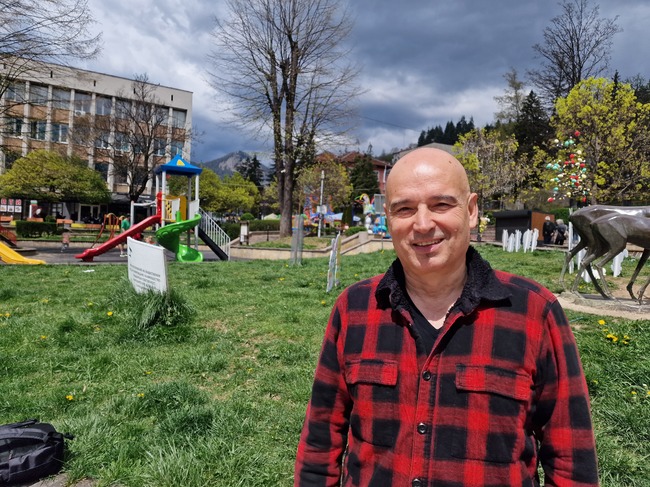 Ще се радвам смолянският „Николай Хайтов“ да се идентифицира и като драматично-куклен театър, каза за БТА режисьорът Петър Тодоров