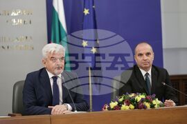 Министерски съвет - електрически влакове - подписване