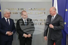 Министерски съвет - електрически влакове - подписване