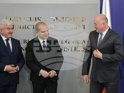 Министерски съвет - електрически влакове - подписване