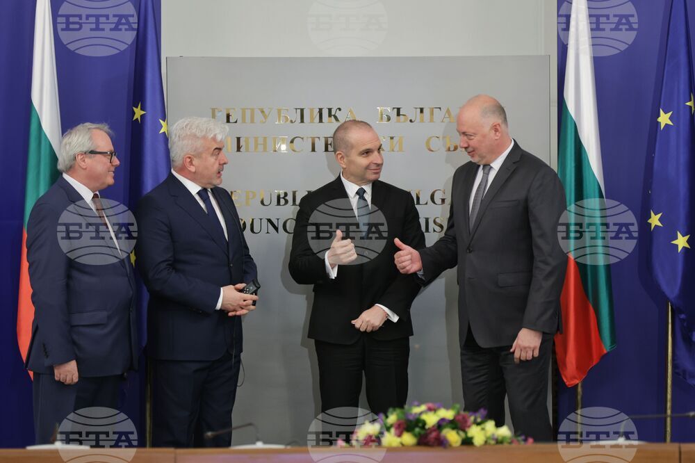 Министерски съвет - електрически влакове - подписване