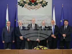 Министерски съвет - електрически влакове - подписване