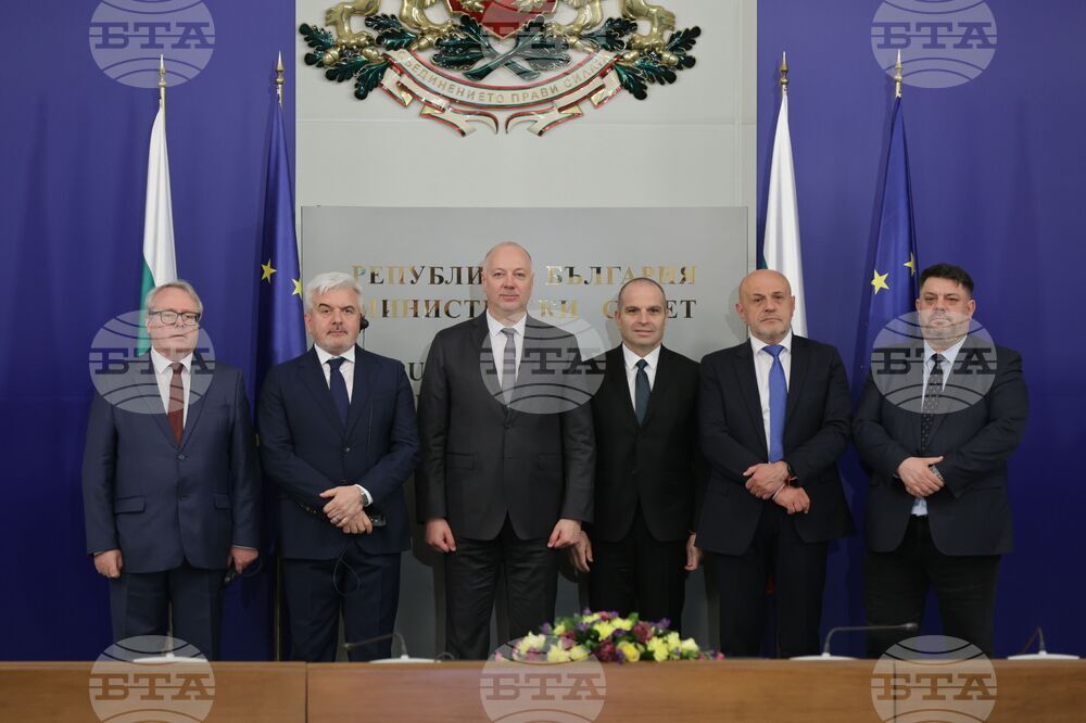 Министерски съвет - електрически влакове - подписване