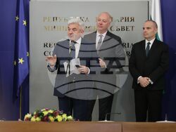 Министерски съвет - електрически влакове - подписване