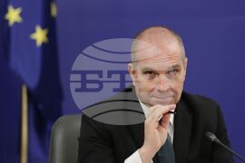 Министерски съвет - електрически влакове - подписване