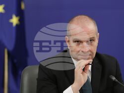 Министерски съвет - електрически влакове - подписване