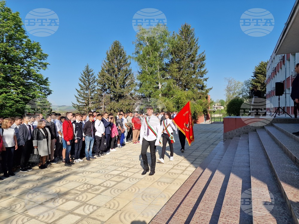 Националната професионална техническа гимназия „Шандор Петьофи“ в Разград отбеляза патронния си празник
