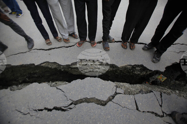 Гръцките власти разследват пукнатини в земята на остров Крит