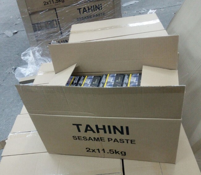 Близо 340 000 къса цигари в кашони за сусамов тахан бяха задържани в района на „Дунав мост 2“ при Видин