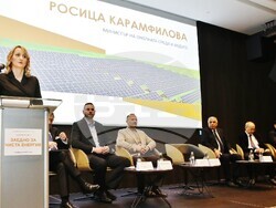 Снимка: Министерство на околната среда и водите - Министърът на околната среда и водите Росица Карамфилова по време на форума „Власт и бизнес заедно за чиста енергия“, организиран от вестник „Стандарт”.