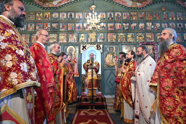 На Светли петък митрополит Николай възглави архиерейска света литургия в пловдивски старинен храм