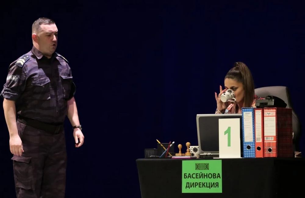 Царибродският театър „Христо Ботев“ представи в българския град Костенец пиесата „Духовен бульон с картофи“