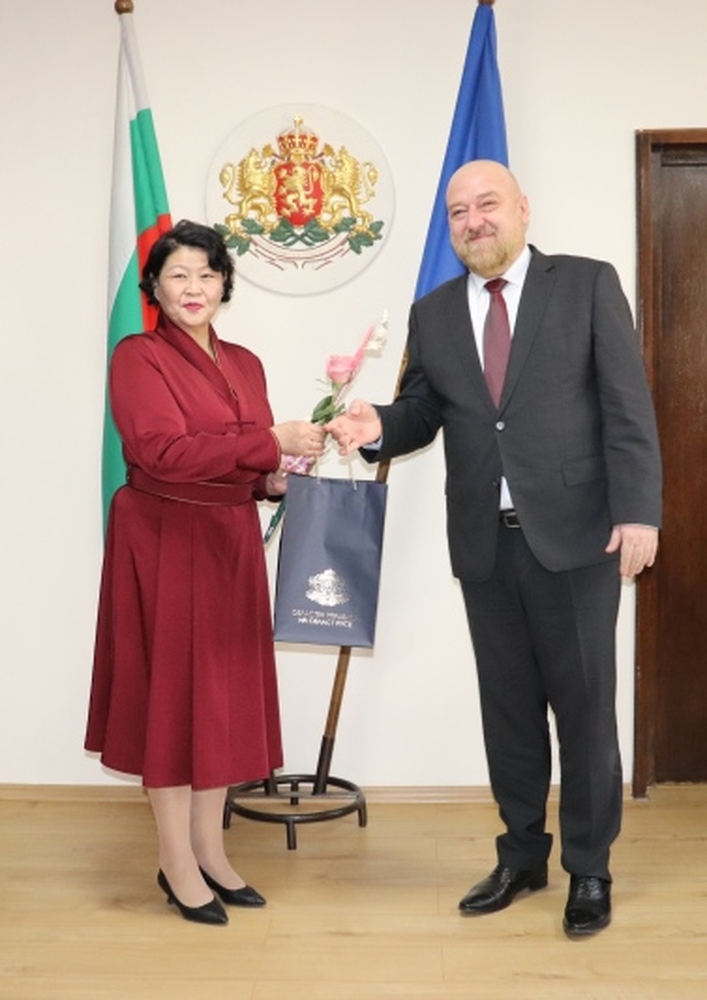  Областна администрация Русе: Анатоли Станев се срещна с посланика на Монголия в България, предвижда се задълбочаване на сътрудничеството в редица сфери