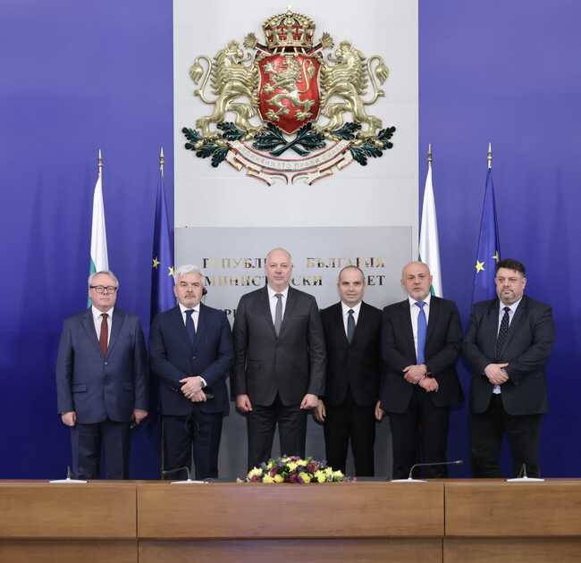 Премиерът Желязков: С договора за нови 35 влака обновяваме железопътния транспорт и спасяваме над 360 млн. лв. по НПВУ