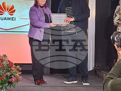 Снимка: Русенски университет „Ангел Кънчев“ - Шестима студенти на Русенския университет бяха отличени от технологичния гигант Хуауей на специална церемония в столицата. 