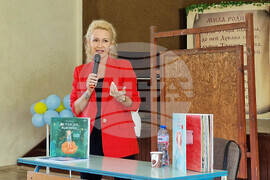 Свищов - литература - Катя Антонова - среща с ученици