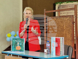 Свищов - литература - Катя Антонова - среща с ученици