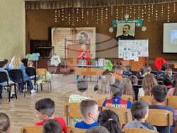 Свищов - литература - Катя Антонова - среща с ученици