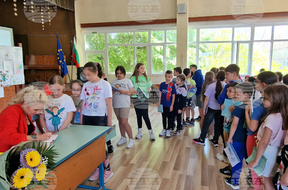 Свищов - литература - Катя Антонова - среща с ученици