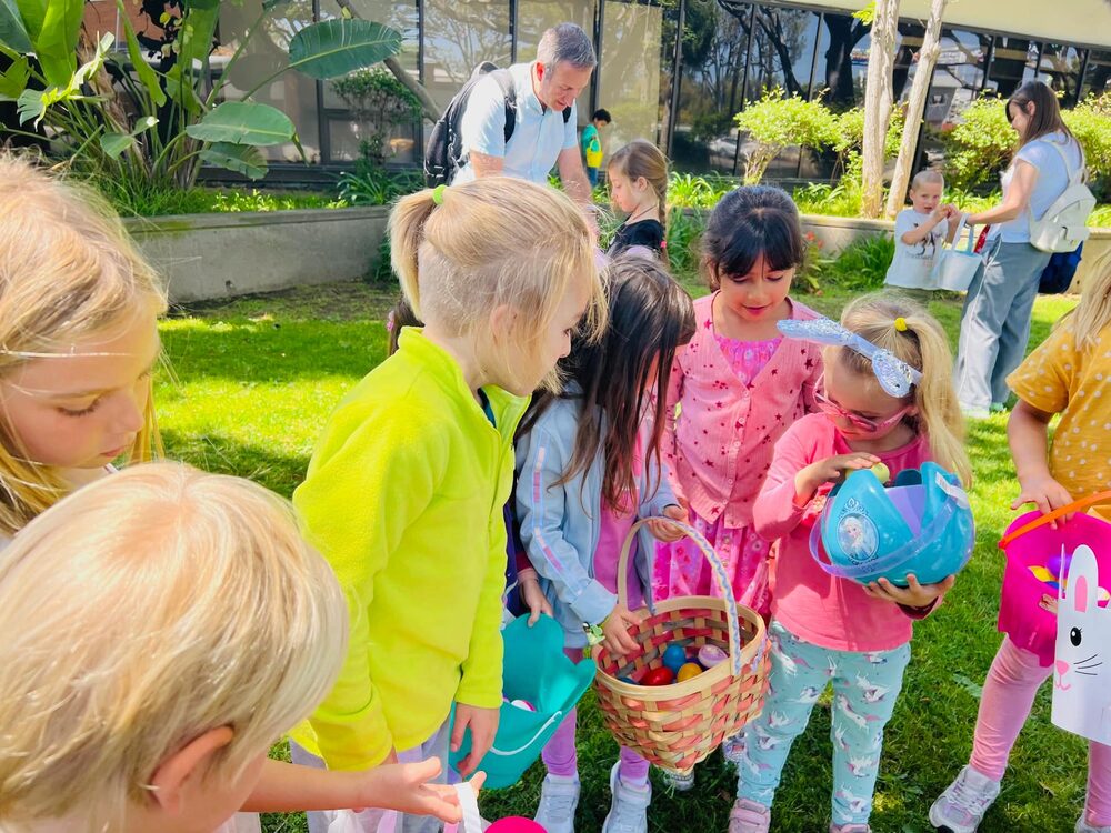 Училище „Св. св. Кирил и Методий” в Лос Анджелис отпразнува Великден с тържество