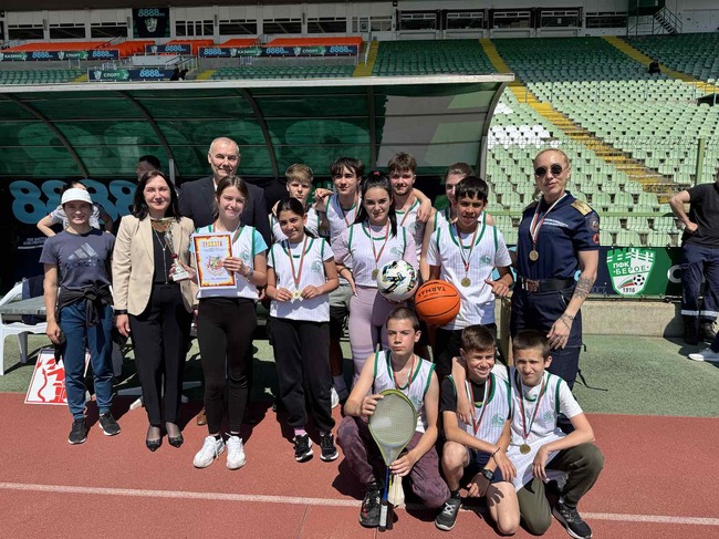 Зам.-кметът Надежда Чакърова награди победителите от СУ „Железник“ в „Млад огнеборец“ с пожелания за бъдещи успехи