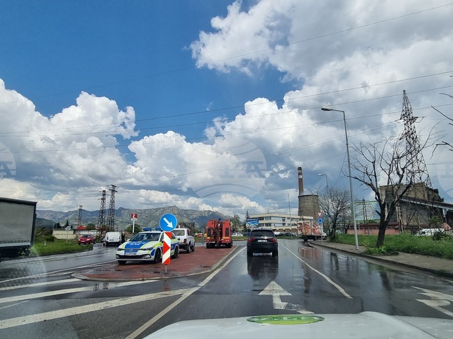 Изоставен автомобил предизвика голямо задръстване на булевард "Банско шосе" в Сливен