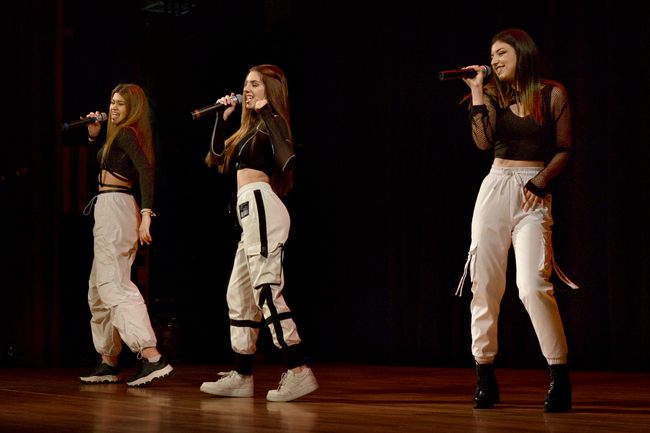 Урок по рок в Сливен със Звезди от „Ахат“ и трио „Вива“